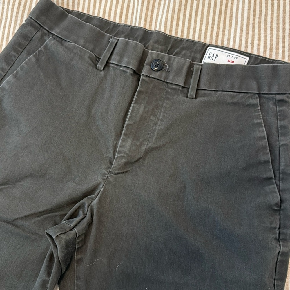GAP men’s 31W x32L slim chinos, dark grey